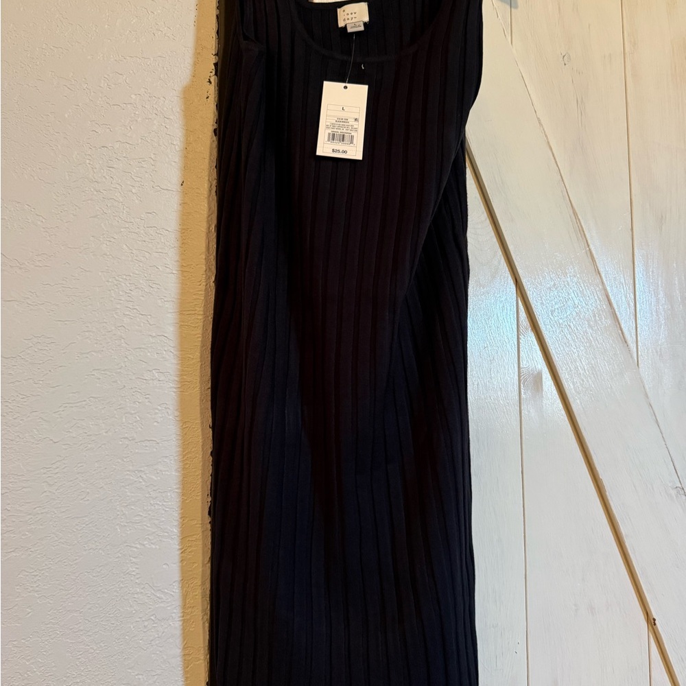 Elegant Black Ribbed Skirt